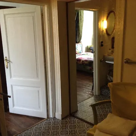 Chateau De L'enclos B&B