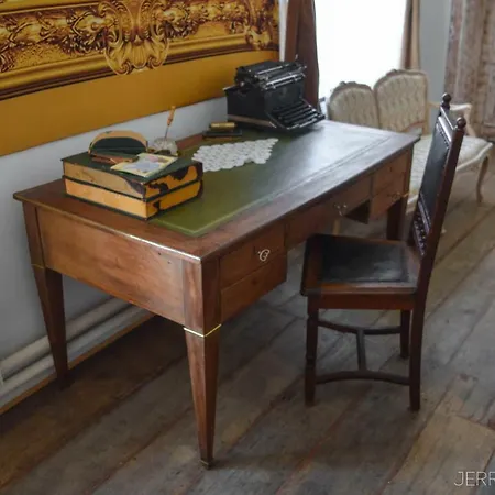 Chateau De L'enclos B&B *